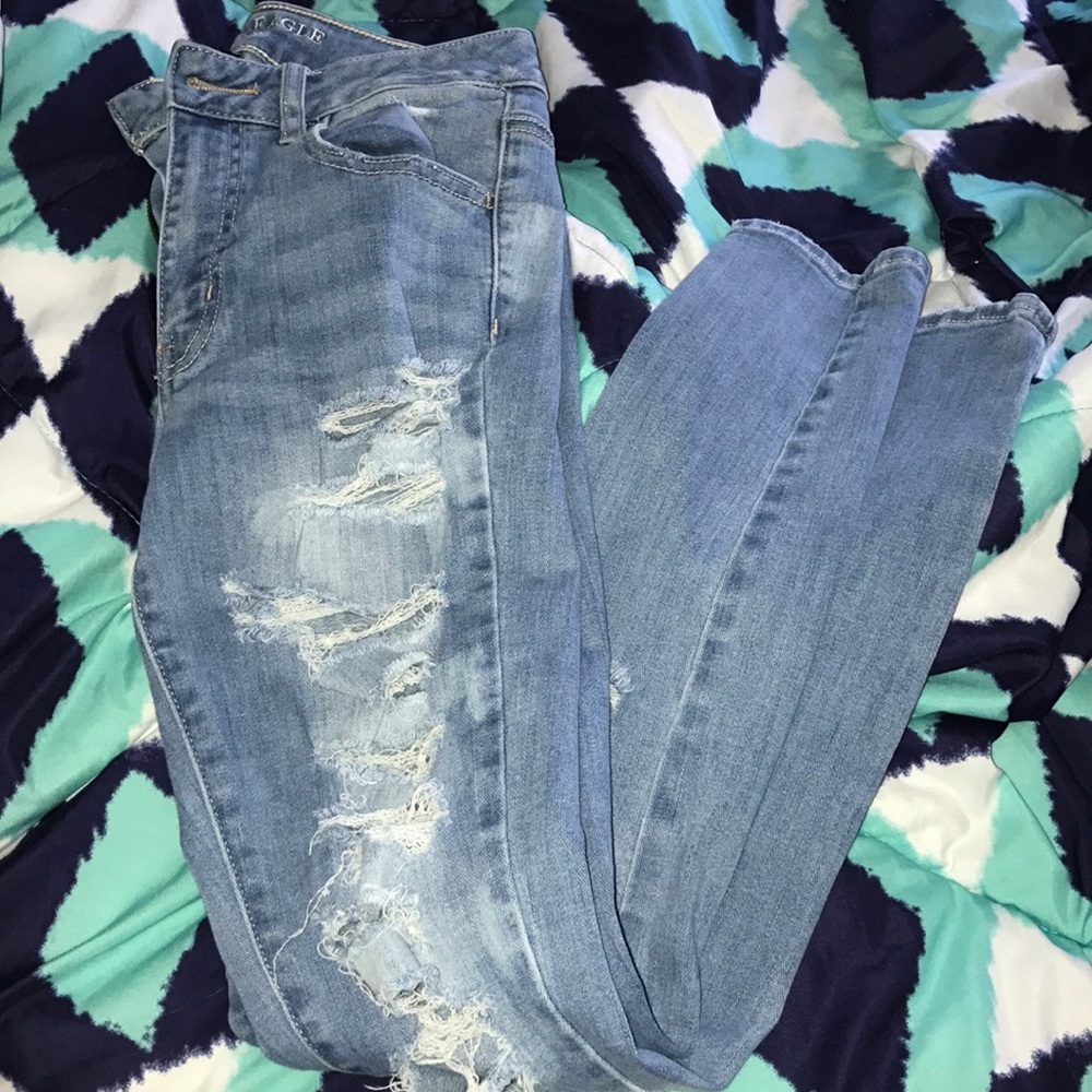 Medium wash trendy ripped jeans